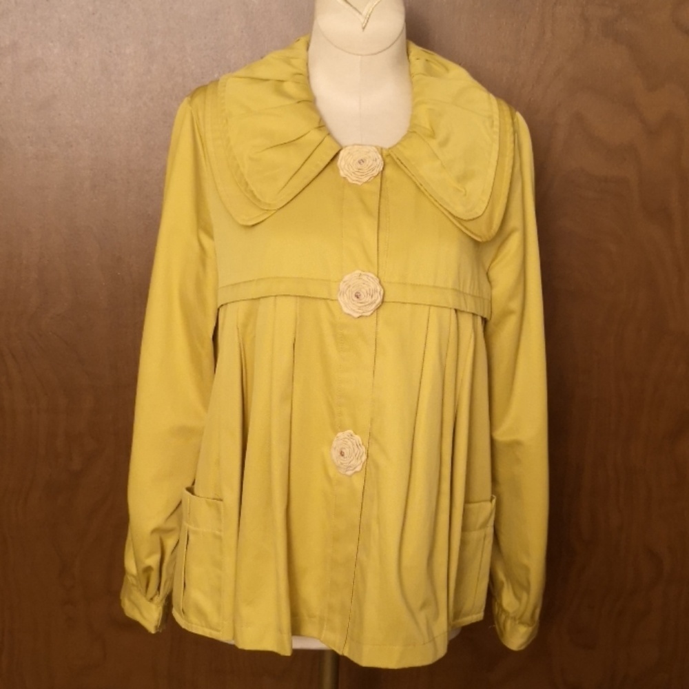 NWOT yellow baby doll jacket with bow and rosettes